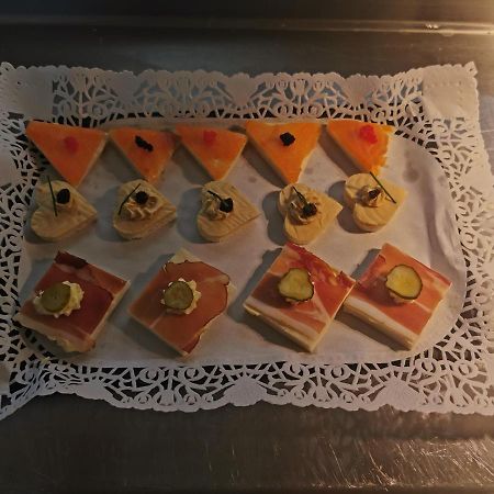 Le P'Tit Bouchon Hotel Rambervillers Eksteriør billede
