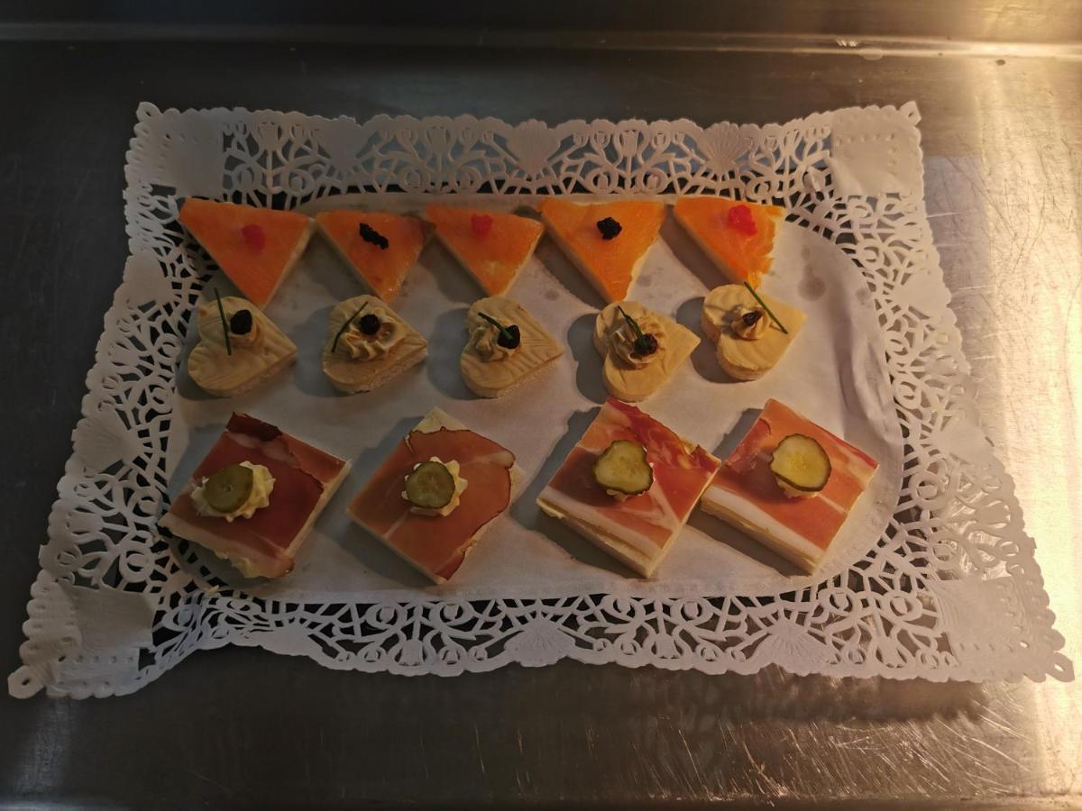 Le P'Tit Bouchon Hotel Rambervillers Eksteriør billede